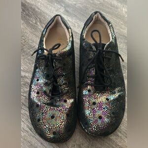 Alegria Women's Iridescent Patterned Sneakers